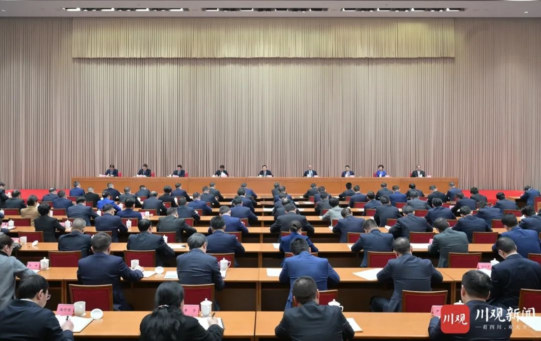 王晓晖在省委农村工作会议上强调：在推进乡村振兴上全面发力，加快实现由农业大省向农业强省转变
