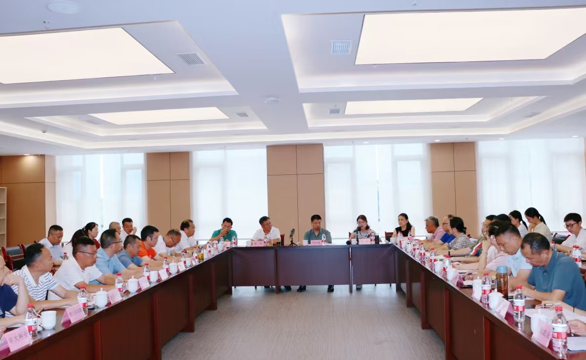 66b83cea381ea.jpg “看禾选种” 推优势当家品种 助“天府粮仓”产好粮1.jpg